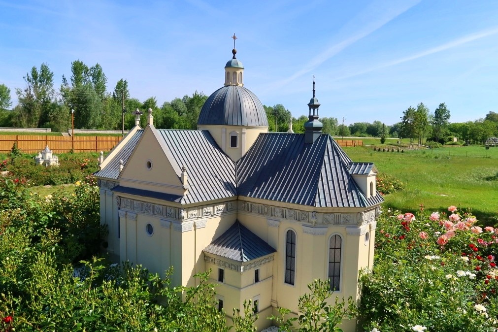 Park Miliona Róż i Zabytków Kresowych zdjęcie