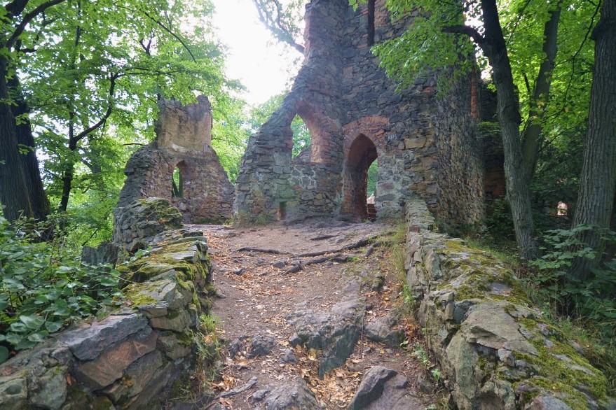 Ruiny zamku Stary Książ dla dzieci