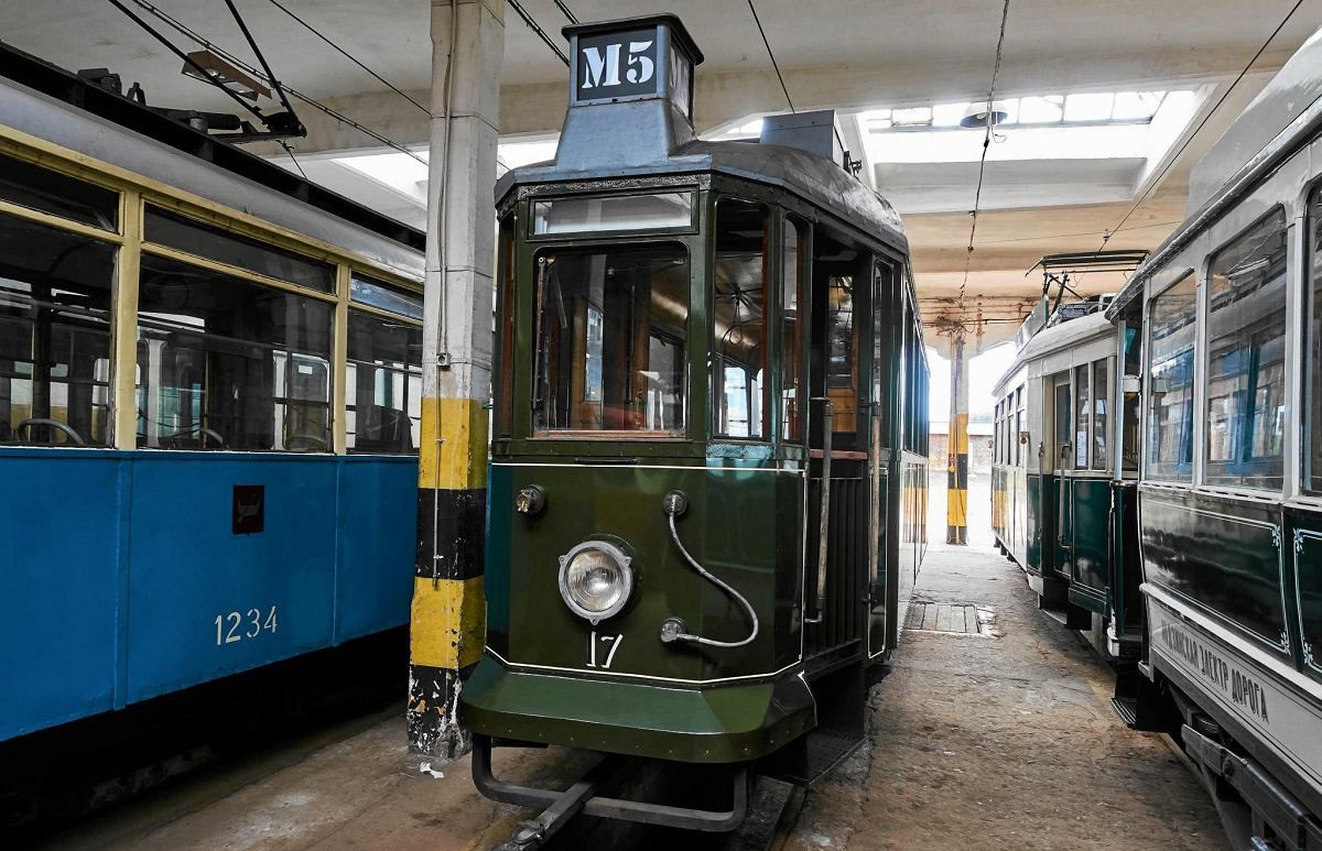 Zabytkowa zajezdnia tramwajowa Brus zdjęcie